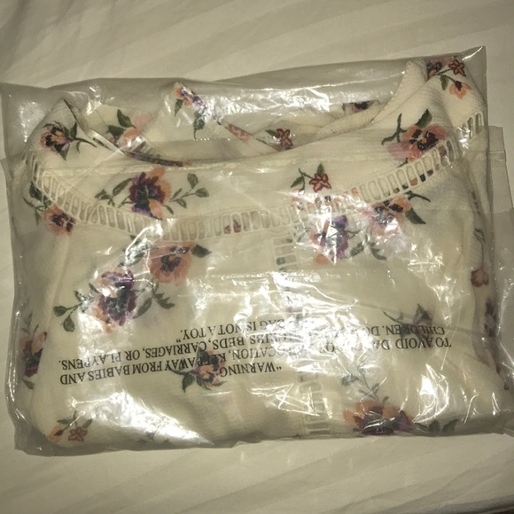 Jealous tomato floral open back top - Picture 3 of 6